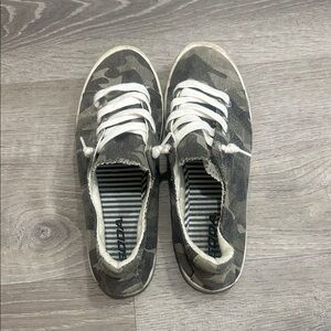 Soda Camo Sneakers with White Laces 7.5